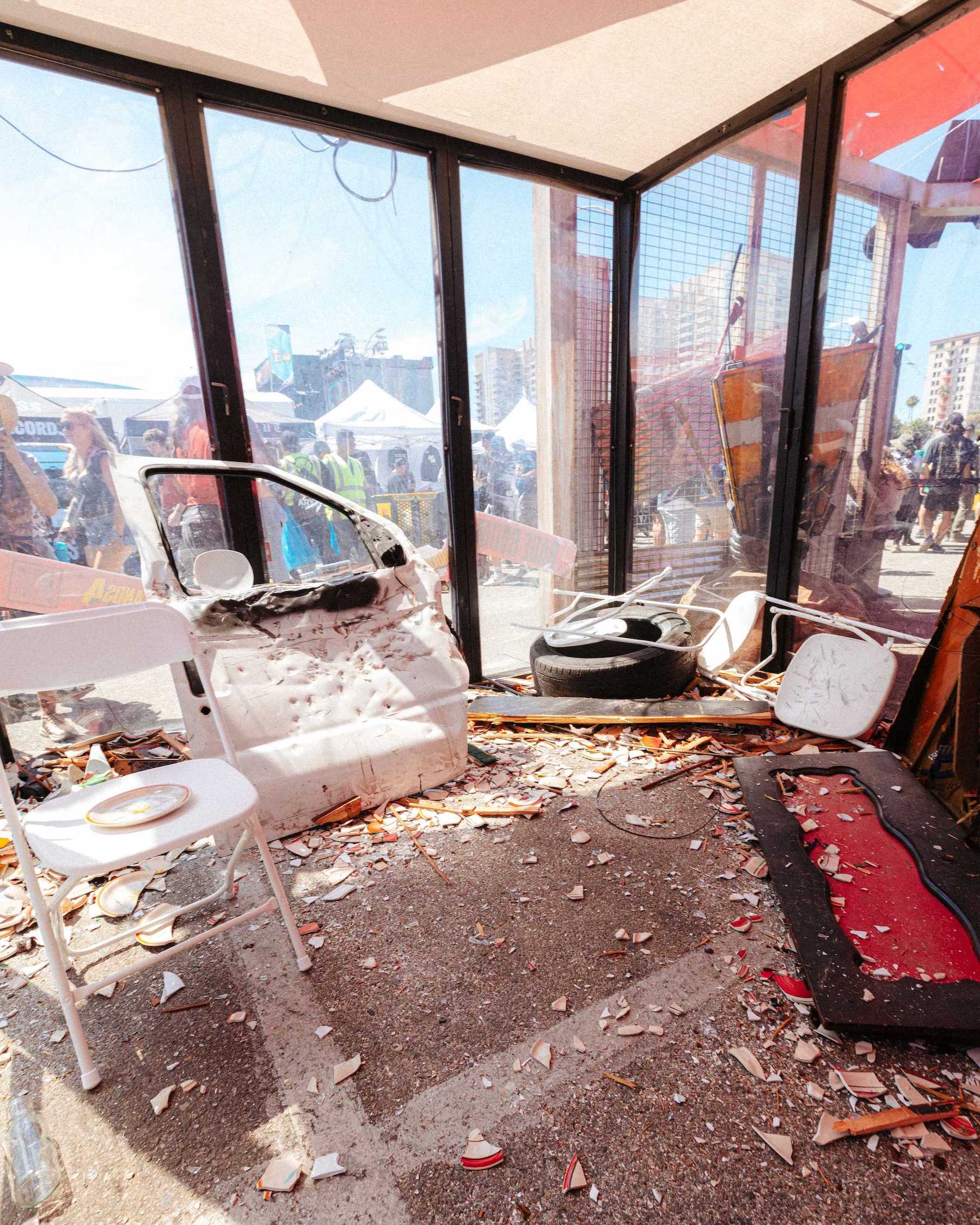 borderlands rage room with destroyed items